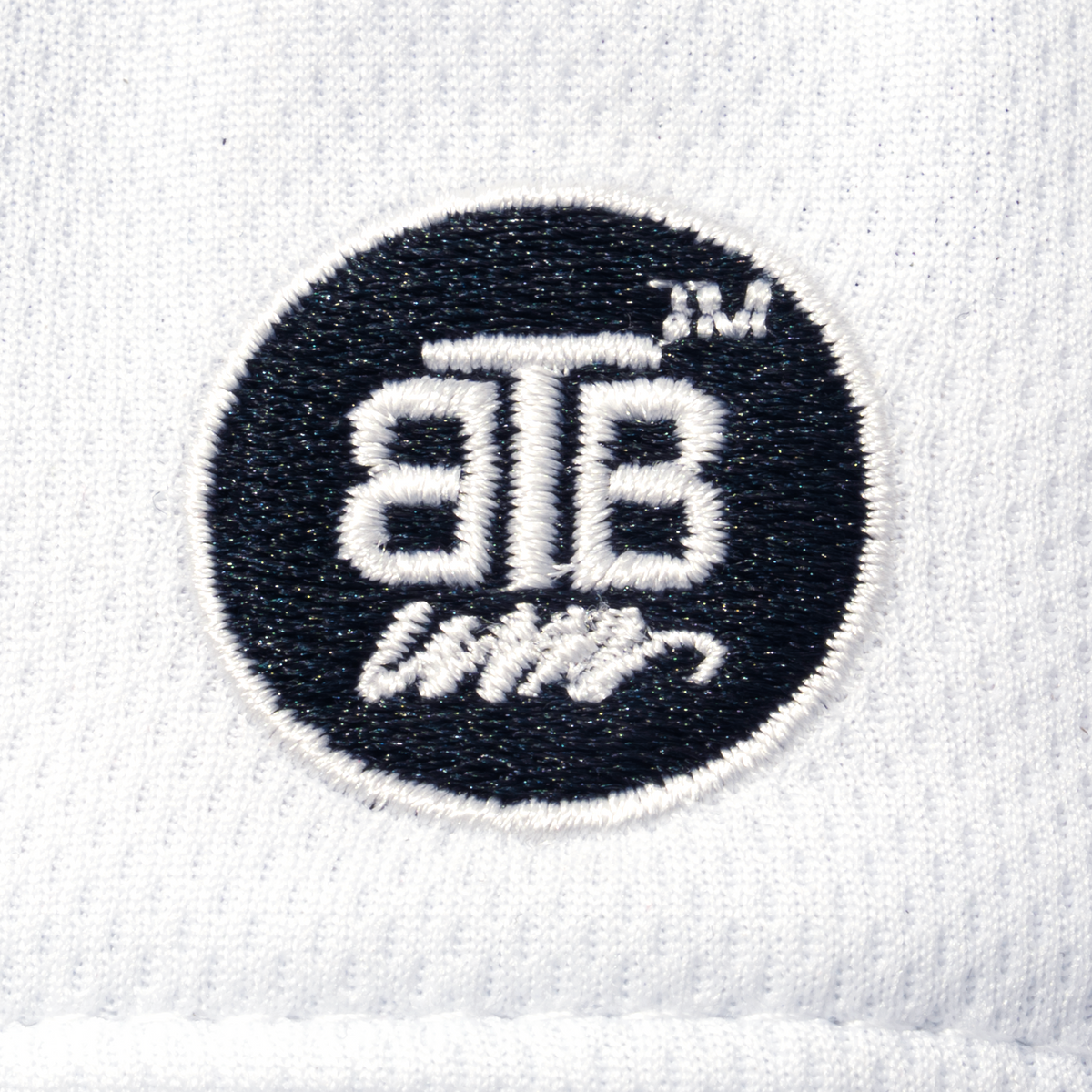 WHITE B • OUTLET