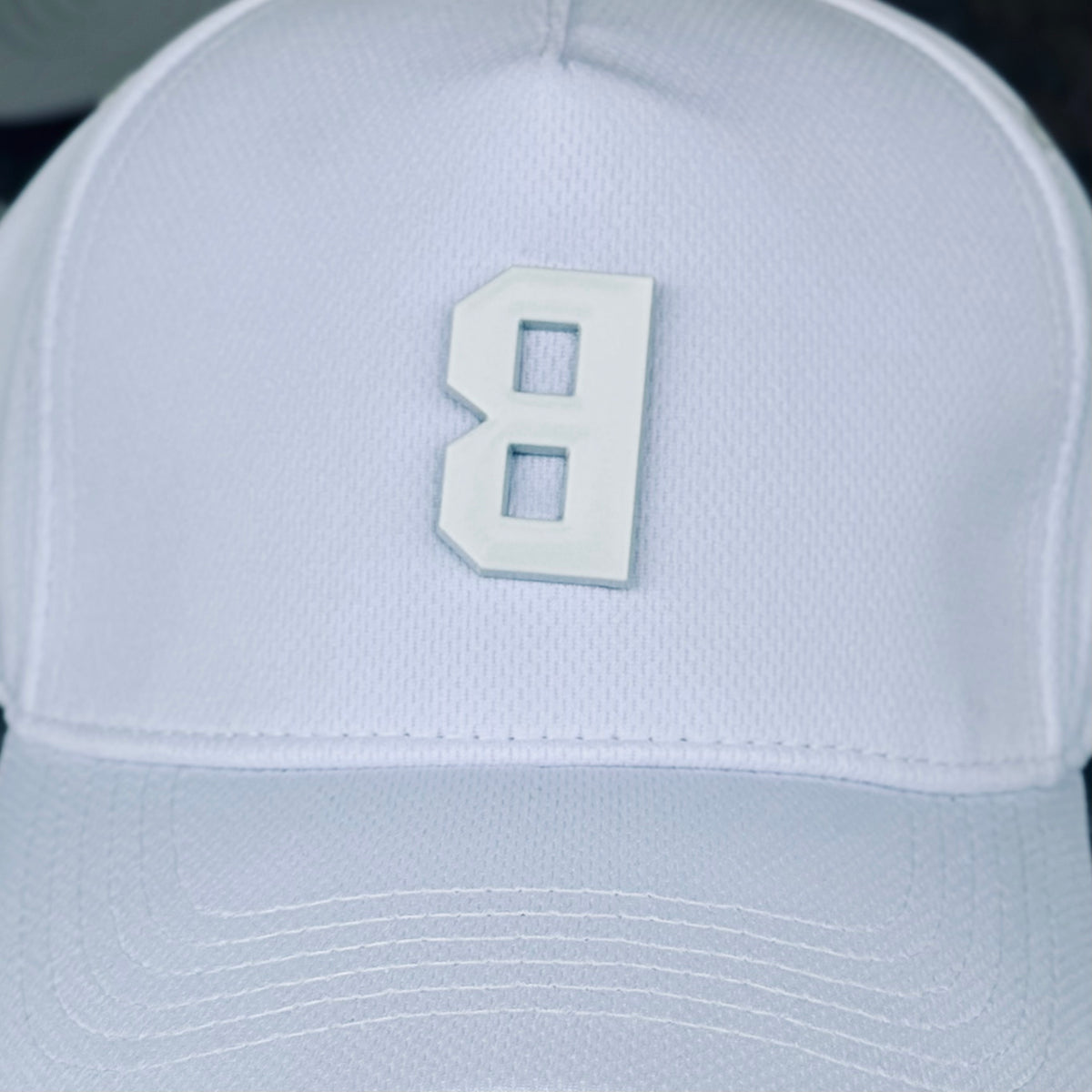 WHITE B • OUTLET